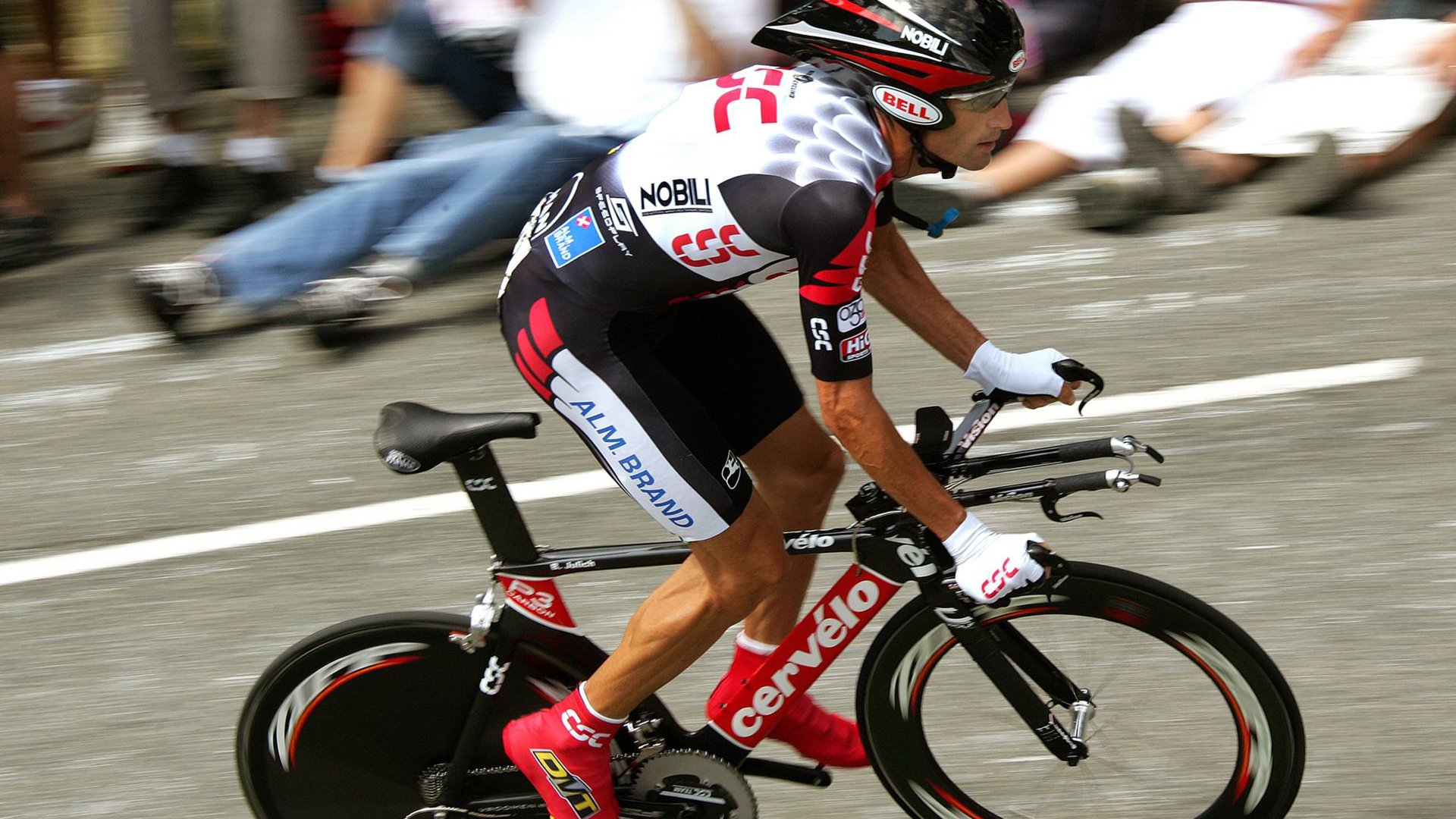 在季后赛对阵快船时,库里全场投中9个三分球,砍下41分带领勇士逆转!